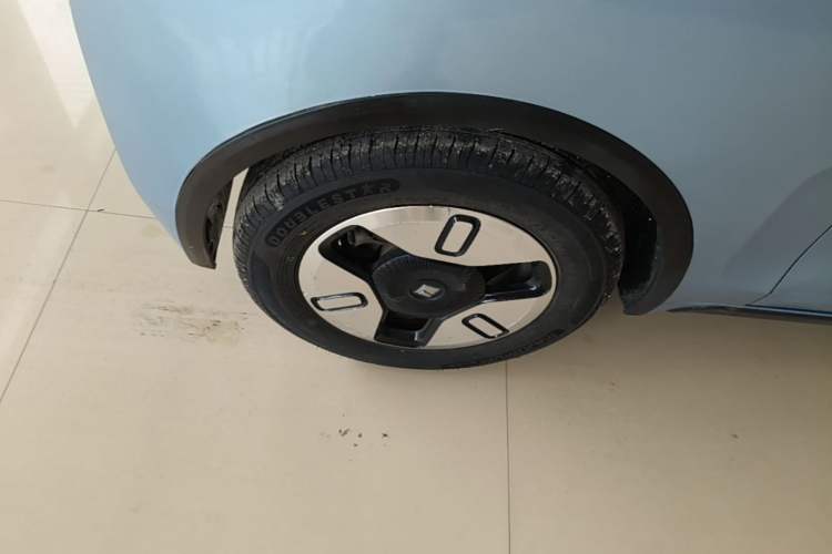 Used Baojun E300 2020 Plus Interstellar Smart Edition Right Rear Wheel Hub