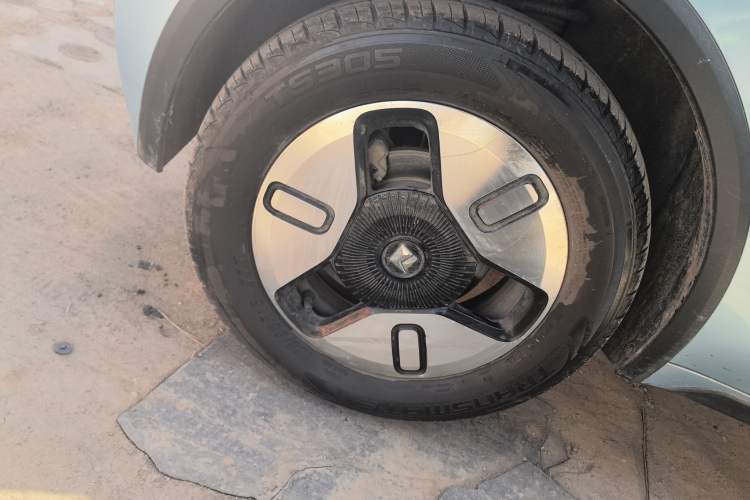 Used Baojun E300 2020 Plus Interstellar Smart Edition Right Rear Wheel Hub