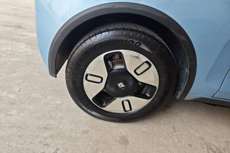 Used Baojun E300 2020 Plus Interstellar Smart Edition Right Rear Wheel Hub