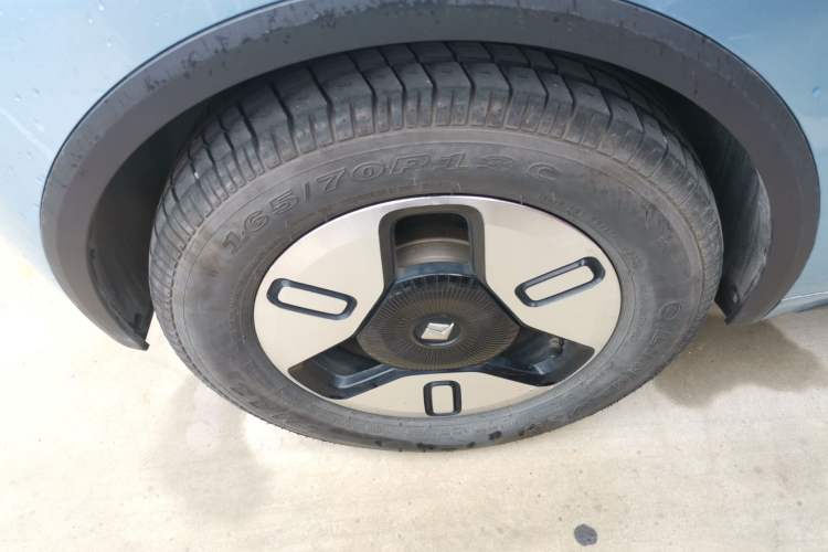Used Baojun E300 2020 Plus Interstellar Smart Edition Right Rear Wheel Hub