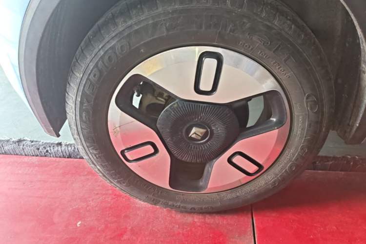 Used Baojun E300 2020 Plus Starry Intelligence Edition Right Rear Wheel Hub