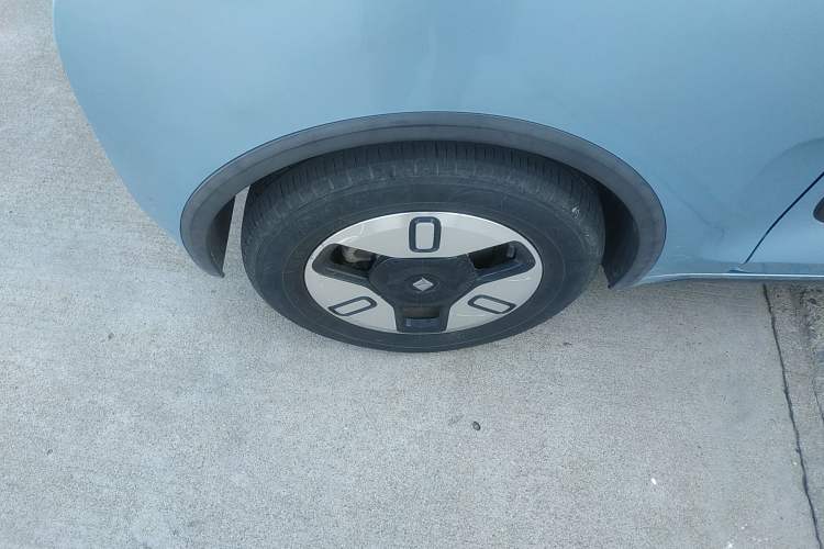 Used Baojun E300 2020 Plus Interstellar Smart Edition Right Rear Wheel Hub