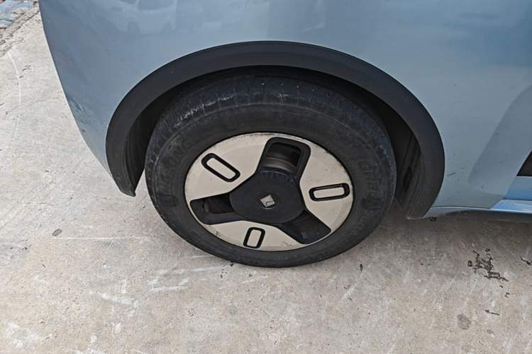Used Baojun E300 2020 Plus Interstellar Smart Edition Right Rear Wheel Hub