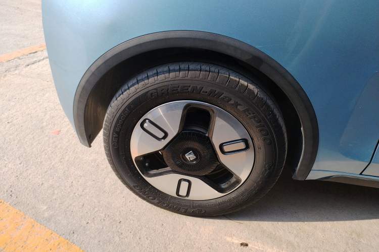 Used Baojun E300 2020 Plus Interstellar Smart Edition Right Rear Wheel Hub