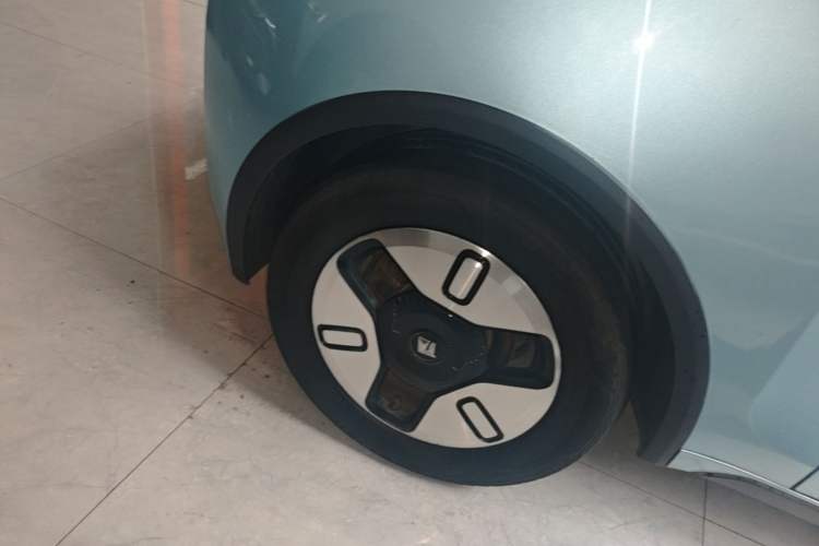 Used Baojun E300 2020 Plus Starry Intelligence Edition Right Rear Wheel Hub