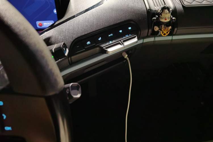 Used Baojun E300 2020 Starry Intelligence Edition Audio And AC Panel