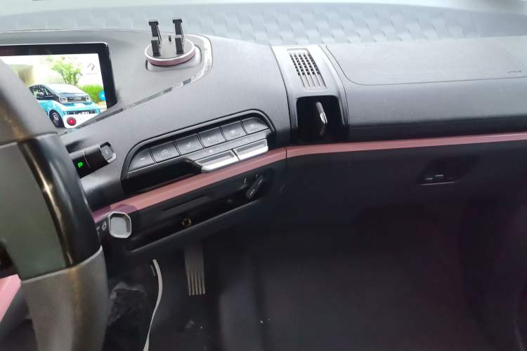 Used Baojun E300 2020 Starry Intelligence Edition Audio And AC Panel
