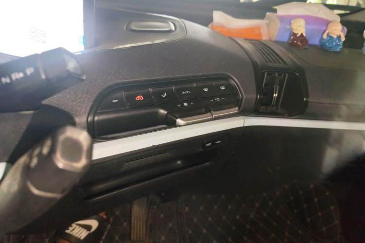 Used Baojun E300 2020 Starry Intelligence Edition Audio And AC Panel