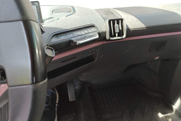 Used Baojun E300 2020 Plus Interstellar Future Edition Audio And AC Panel