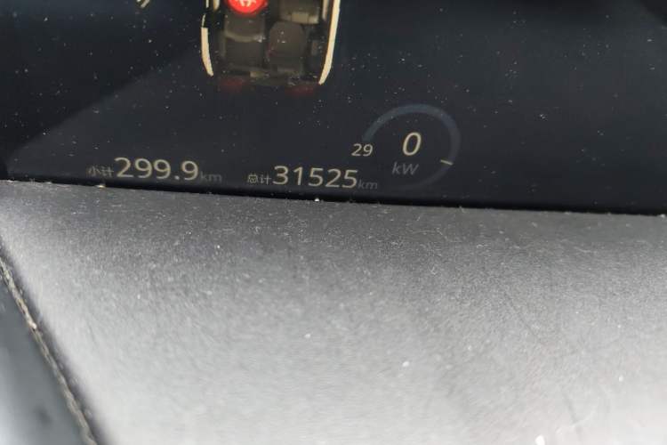 Used Baojun E300 2020 Starry Intelligence Edition Odometer Close Up