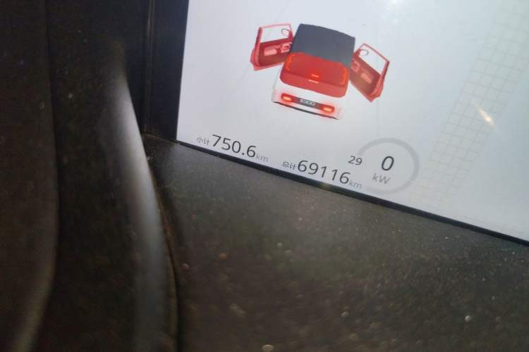 Used Baojun E300 2020 Starry Intelligence Edition Odometer Close Up
