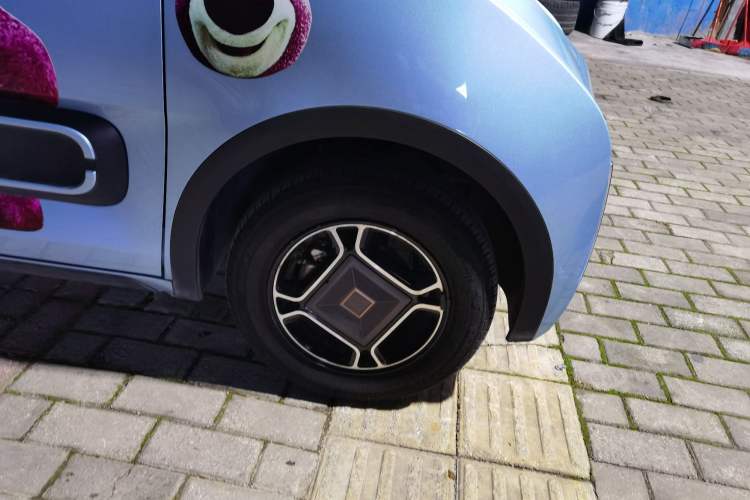 Used Baojun E300 2020 Starry Intelligence Edition Right Front Wheel Hub