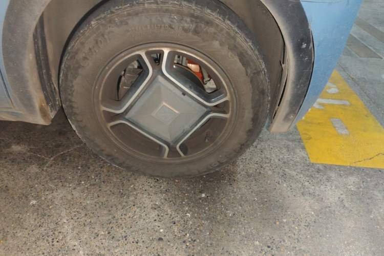 Used Baojun E300 2020 Star Travel Edition Right Front Wheel Hub