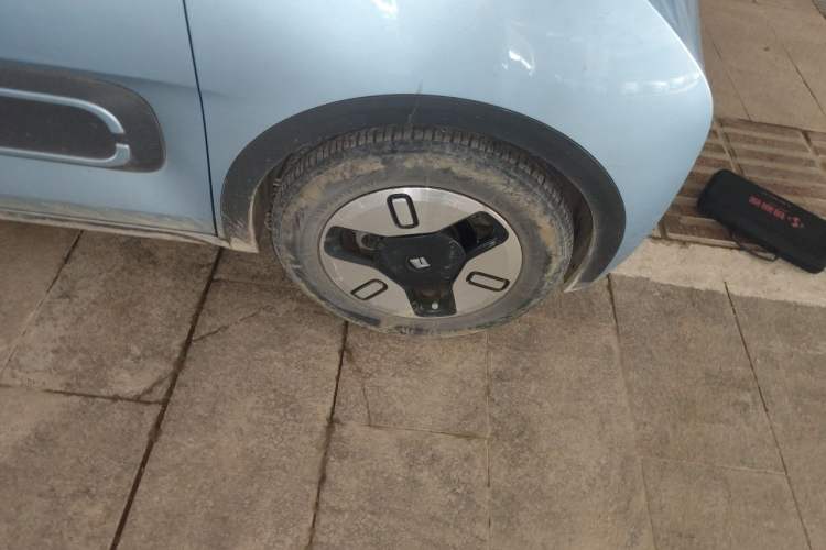 Used Baojun E300 2020 Starry Intelligence Edition Right Front Wheel Hub