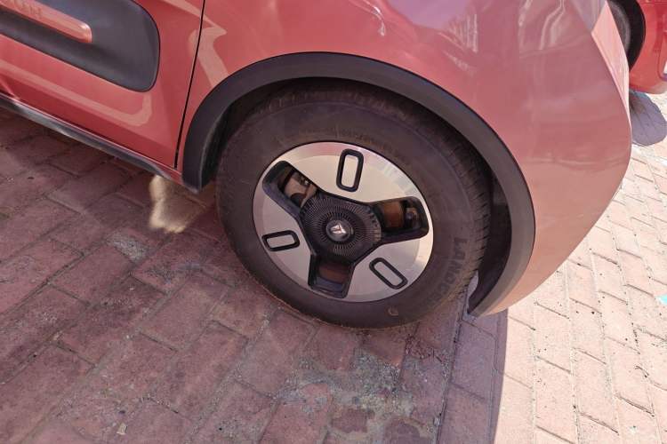 Used Baojun E300 2020 Plus Interstellar Future Edition Right Front Wheel Hub
