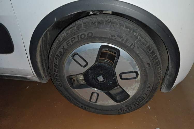 Used Baojun E300 2020 Plus Interstellar Smart Edition Right Front Wheel Hub