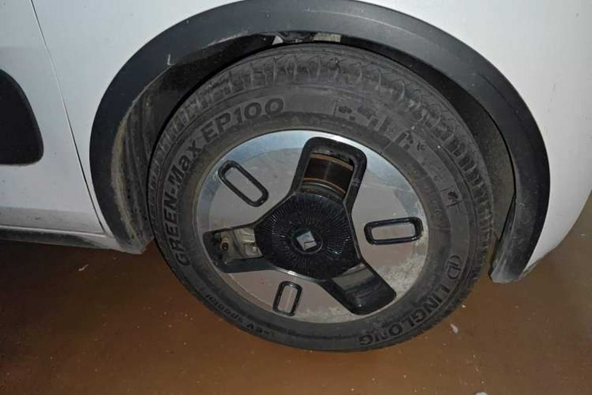Used Baojun E300 2020 Plus Interstellar Smart Edition Right Front Wheel Hub