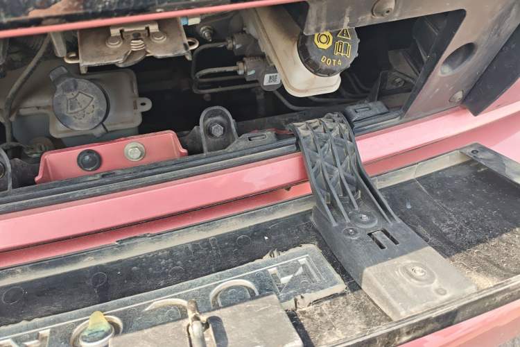 Used Baojun E300 2020 Plus Interstellar Smart Edition Engine Bay Left