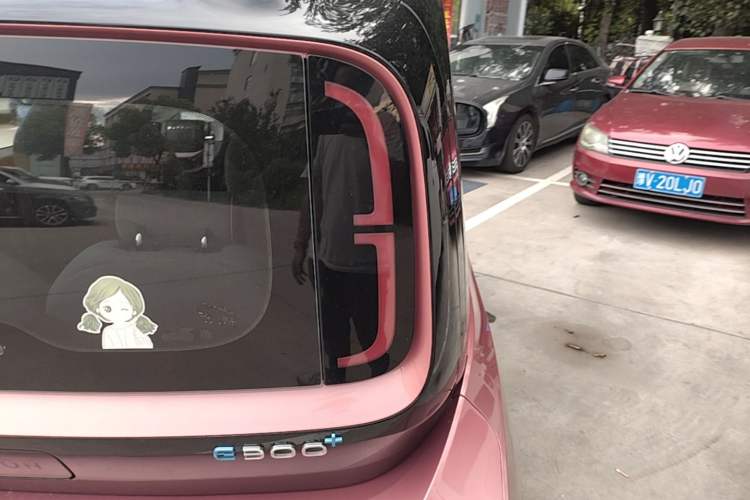 Used Baojun E300 2020 Plus Interstellar Smart Edition Exterior 1