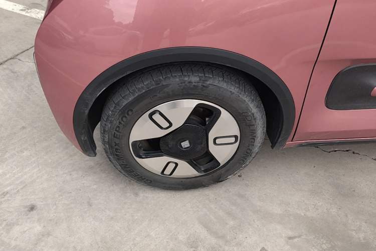 Used Baojun E300 2020 Plus Interstellar Smart Edition Exterior 2
