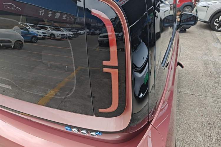 Used Baojun E300 2020 Plus Interstellar Future Edition Exterior 3