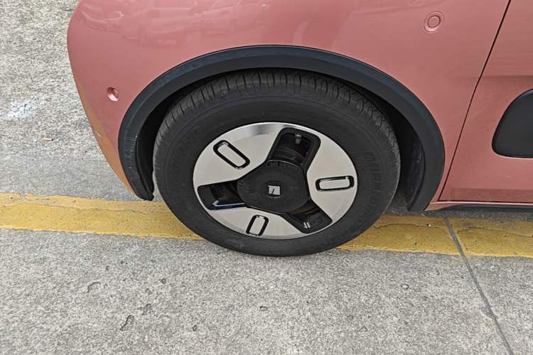 Used Baojun E300 2020 Plus Interstellar Future Edition Exterior 4
