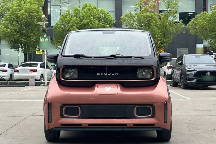 Used Baojun E300 2020 Plus Interstellar Smart Edition Exterior 4