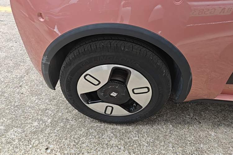 Used Baojun E300 2020 Plus Interstellar Future Edition Exterior 5