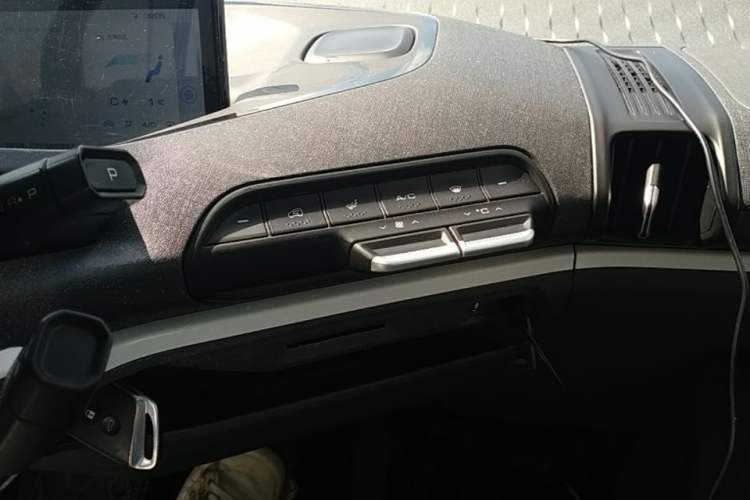 Used Baojun E300 2020 Plus Interstellar Smart Edition Audio And AC Panel