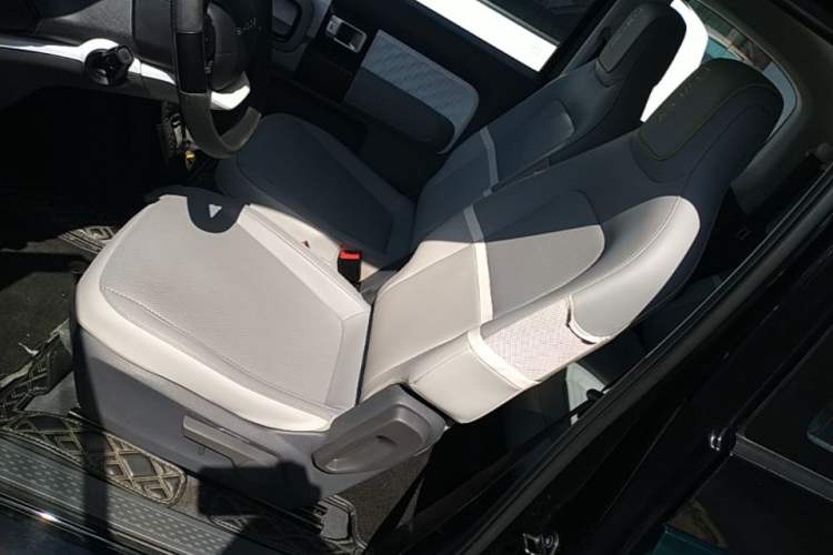 Used Baojun E300 2020 Plus Interstellar Smart Edition Left Front Seat