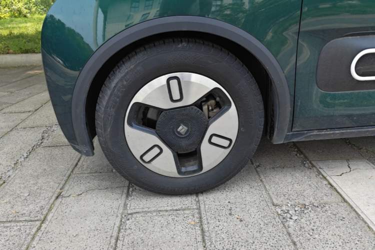 Used Baojun E300 2020 Star Travel Edition Left Front Wheel Hub