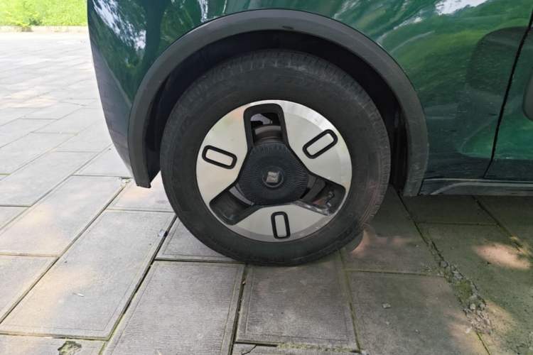 Used Baojun E300 2020 Star Travel Edition Right Rear Wheel Hub