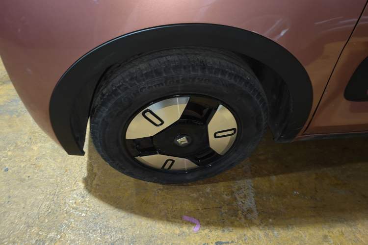 Used Baojun E300 2020 Starry Intelligence Edition Left Front Wheel Hub