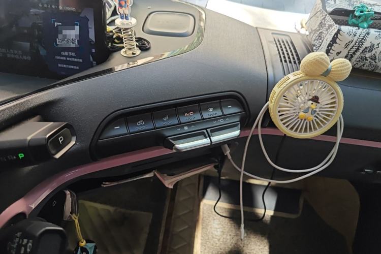 Used Baojun E300 2020 Star Travel Edition Audio And AC Panel