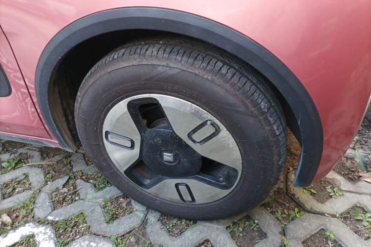 Used Baojun E300 2020 Plus Interstellar Smart Edition Right Front Wheel Hub