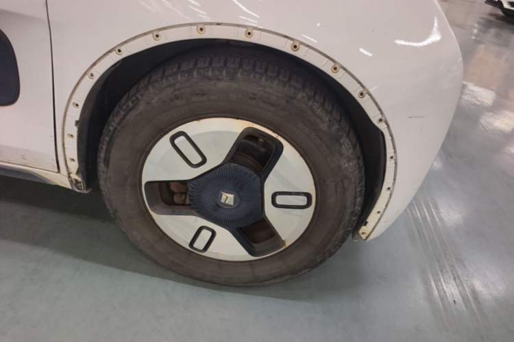 Used Baojun E300 2020 Plus Starry Intelligence Edition Right Front Wheel Hub