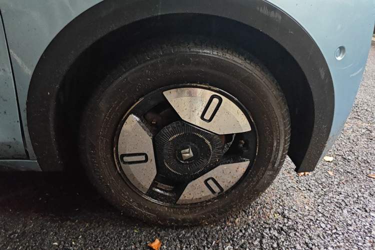 Used Baojun E300 2020 Interstellar Future Edition Right Front Wheel Hub
