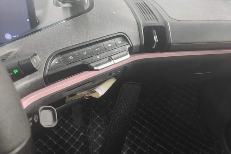 Used Baojun E300 2020 Starry Intelligence Edition Audio And AC Panel