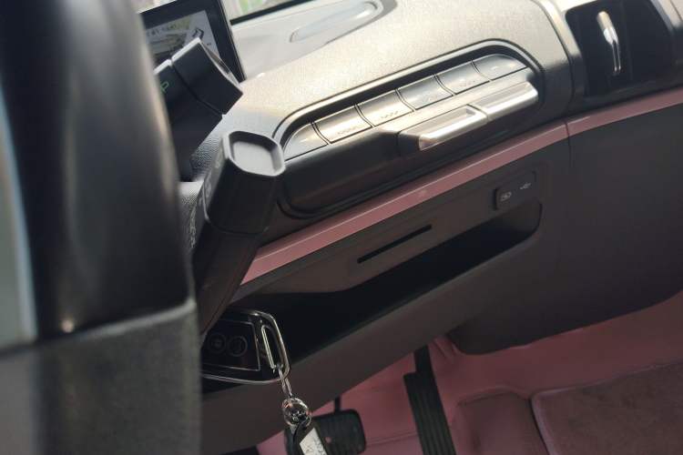 Used Baojun E300 2020 Star Travel Edition Audio And AC Panel