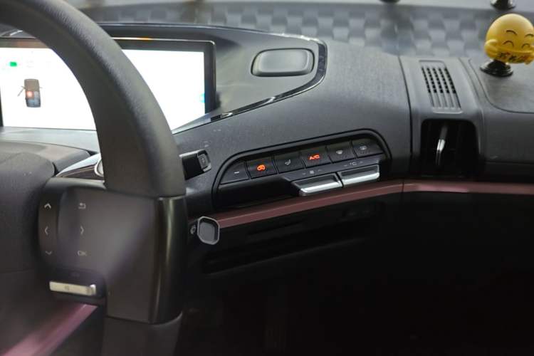 Used Baojun E300 2020 Plus Interstellar Future Edition Audio And AC Panel