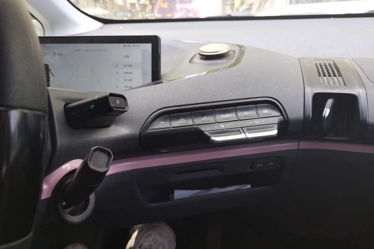 Used Baojun E300 2020 Starry Intelligence Edition Audio And AC Panel