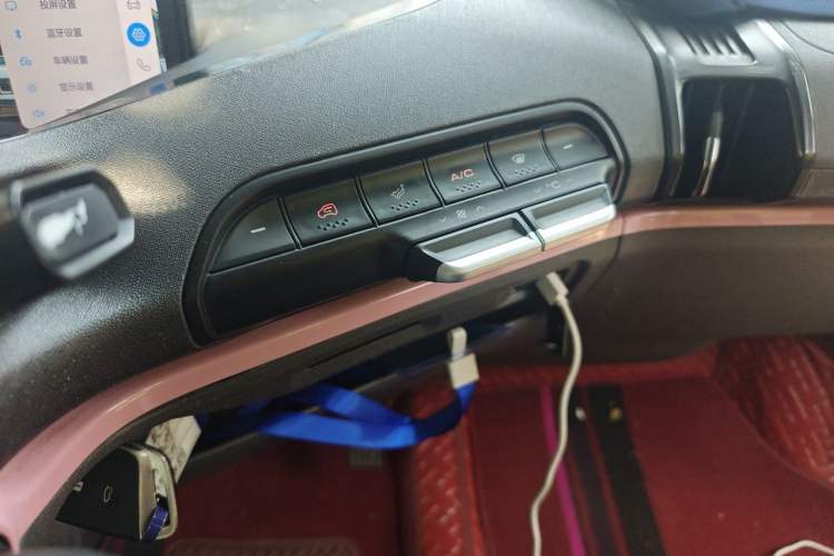 Used Baojun E300 2020 Star Travel Edition Audio And AC Panel