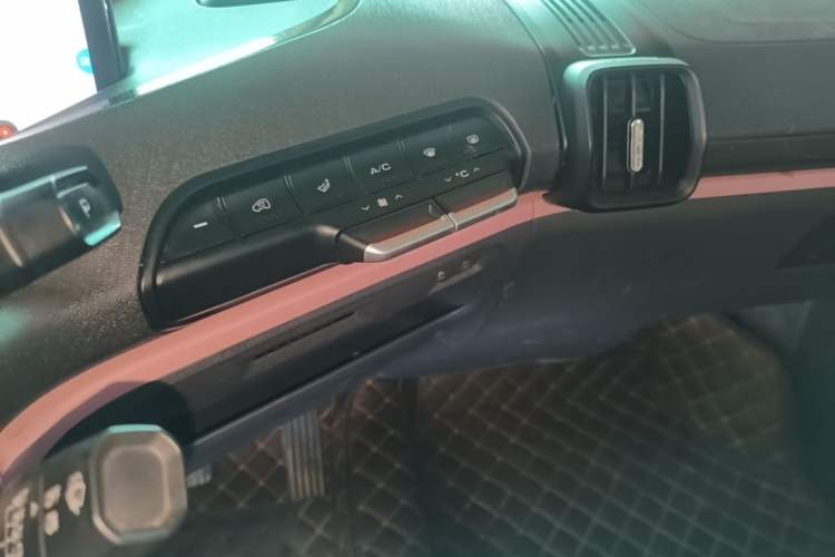 Used Baojun E300 2020 Plus Starry Intelligence Edition Audio And AC Panel