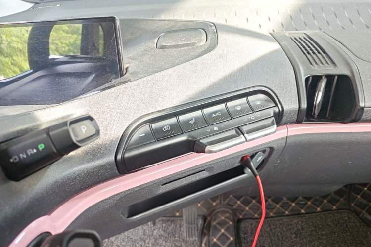 Used Baojun E300 2020 Starry Intelligence Edition Audio And AC Panel