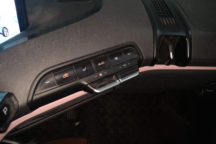Used Baojun E300 2020 Star Travel Edition Audio And AC Panel