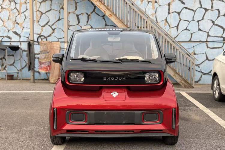 Used Baojun E300 2020 Plus Interstellar Smart Edition Exterior 2