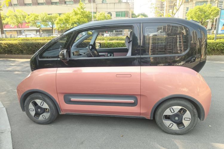 Used Baojun E300 2020 Plus Interstellar Smart Edition Exterior 3