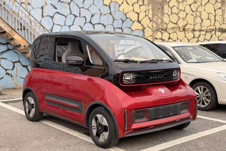 Used Baojun E300 2020 Plus Interstellar Smart Edition Exterior 3
