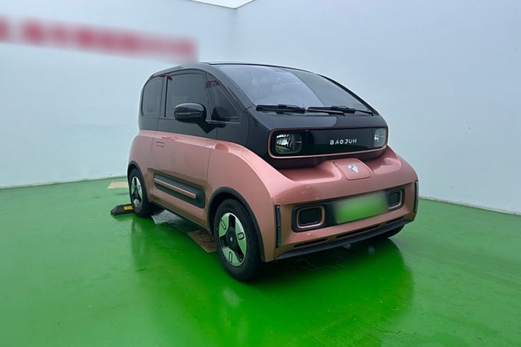 Used Baojun E300 2020 Plus Interstellar Smart Edition Exterior 3