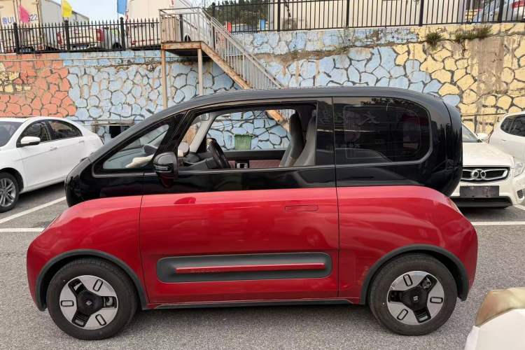 Used Baojun E300 2020 Plus Interstellar Smart Edition Exterior 4